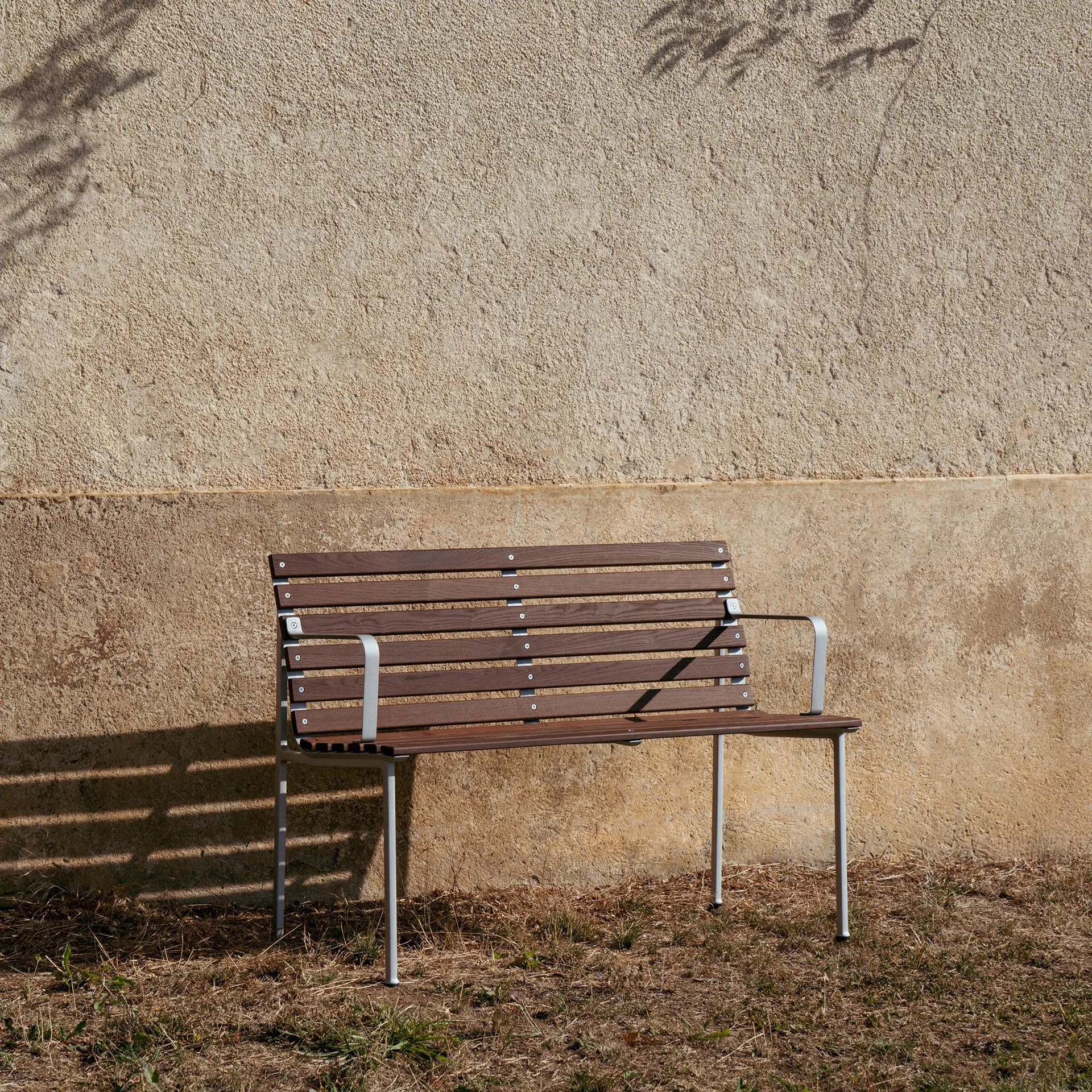 Traverse Dining Bank mit Armlehnen, Oiled ash HAY