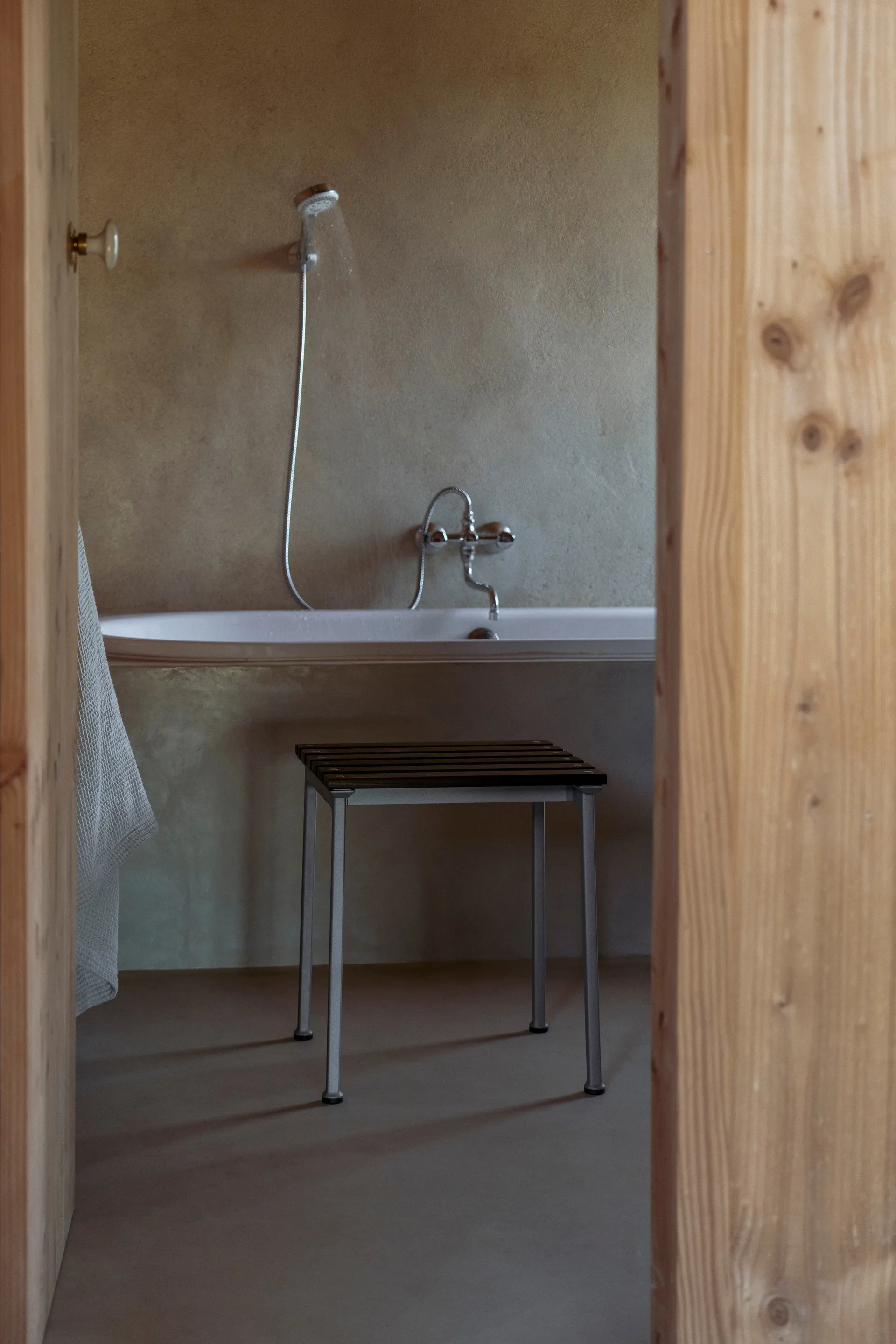 Traverse Hocker, Oiled ash HAY