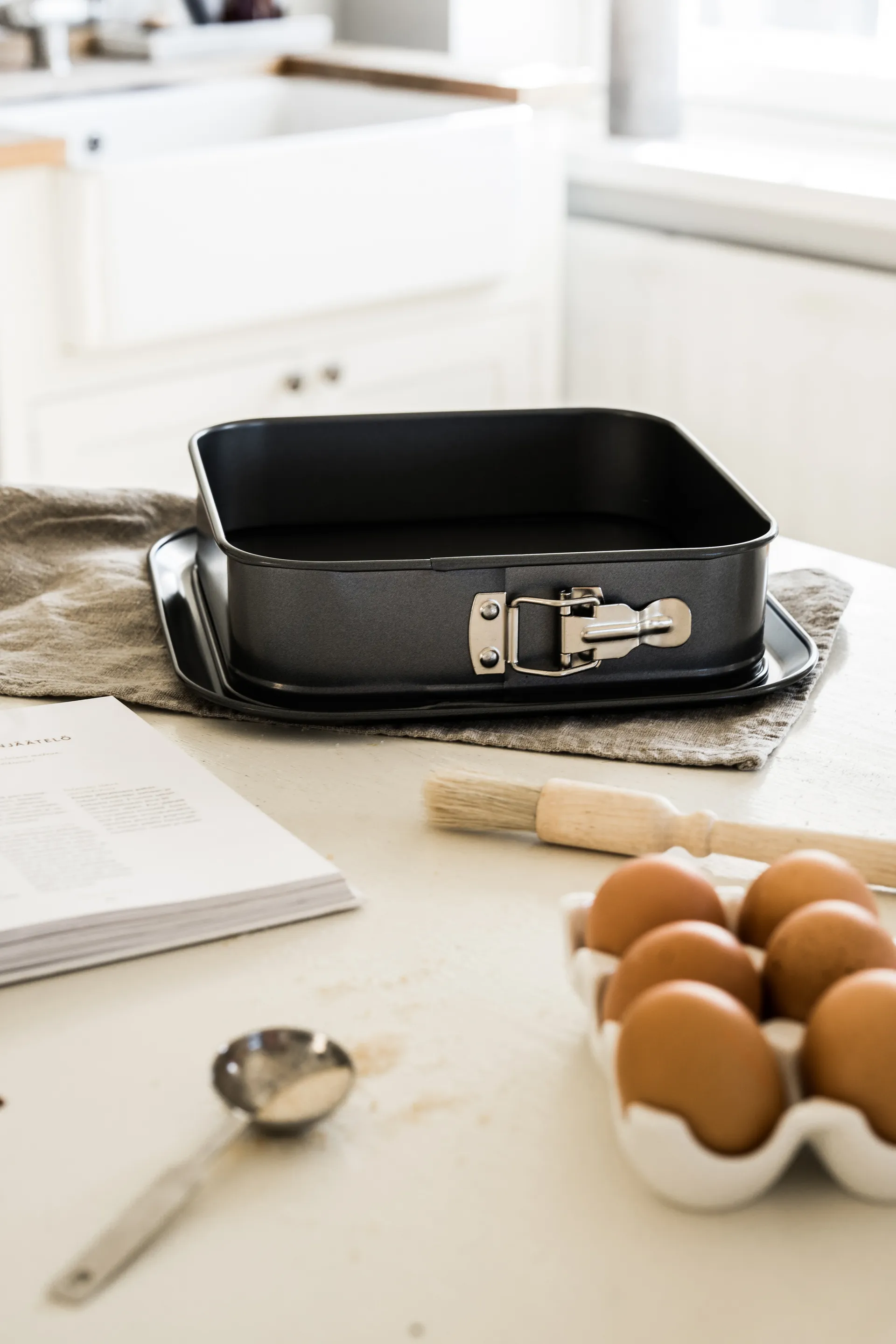 Heirol quadratische Springform extra breiter Boden, 24 x 24cm Heirol