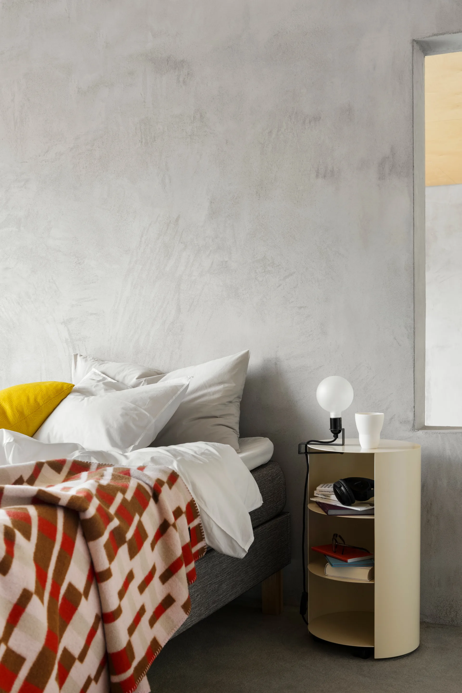 Hide Sockel Ø38x68 cm, Light ivory textured Hem