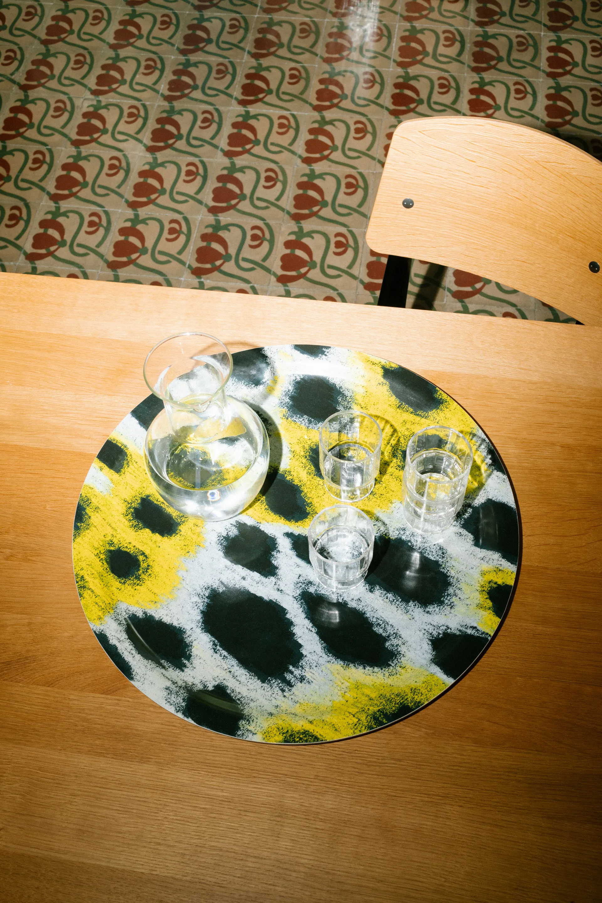 Monster Tablett Medium Ø49 cm, White-yellow-black Hem