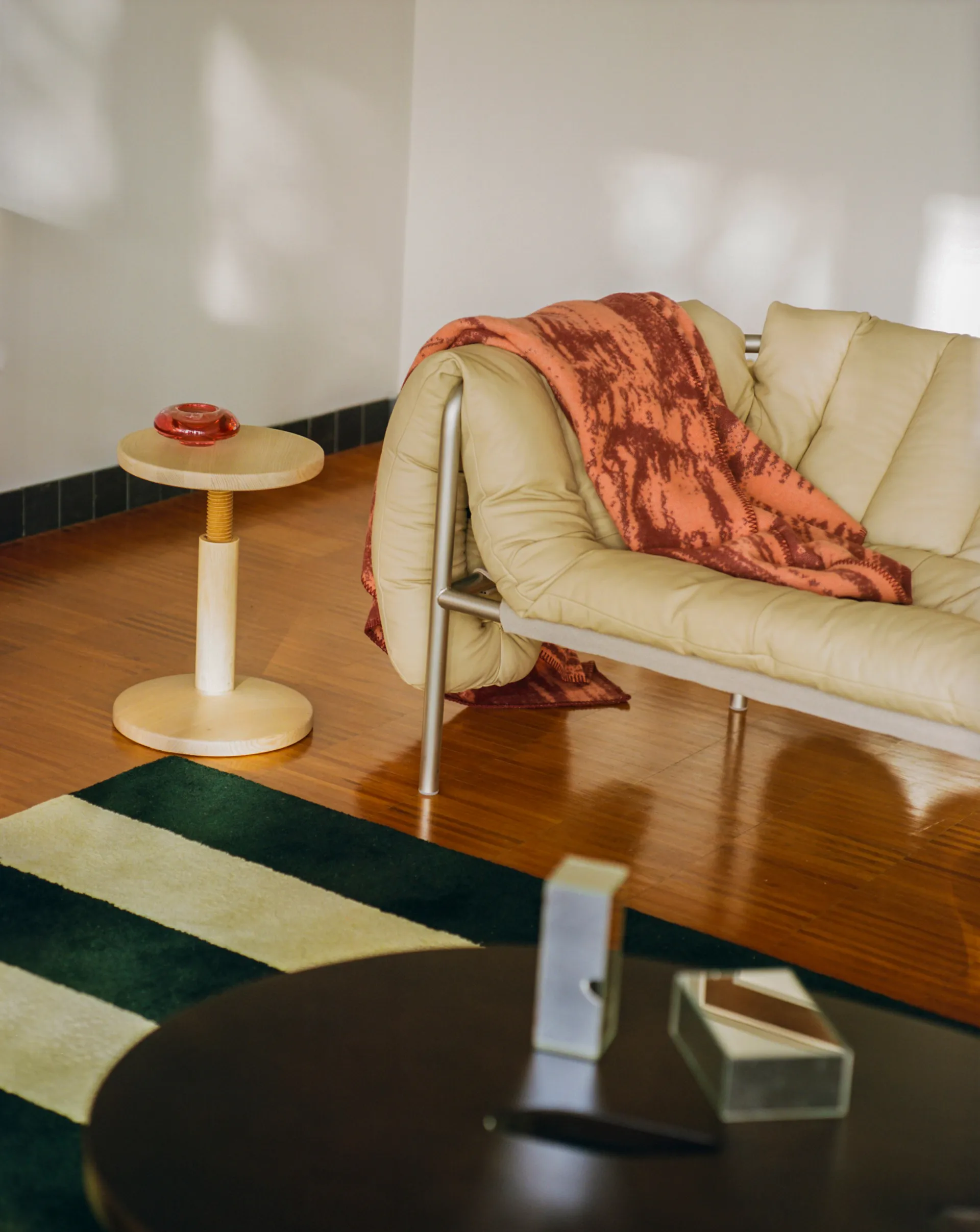 Puffy 2,5-Sitzer Sofa 205 cm, Sand leather-edelstahl Hem