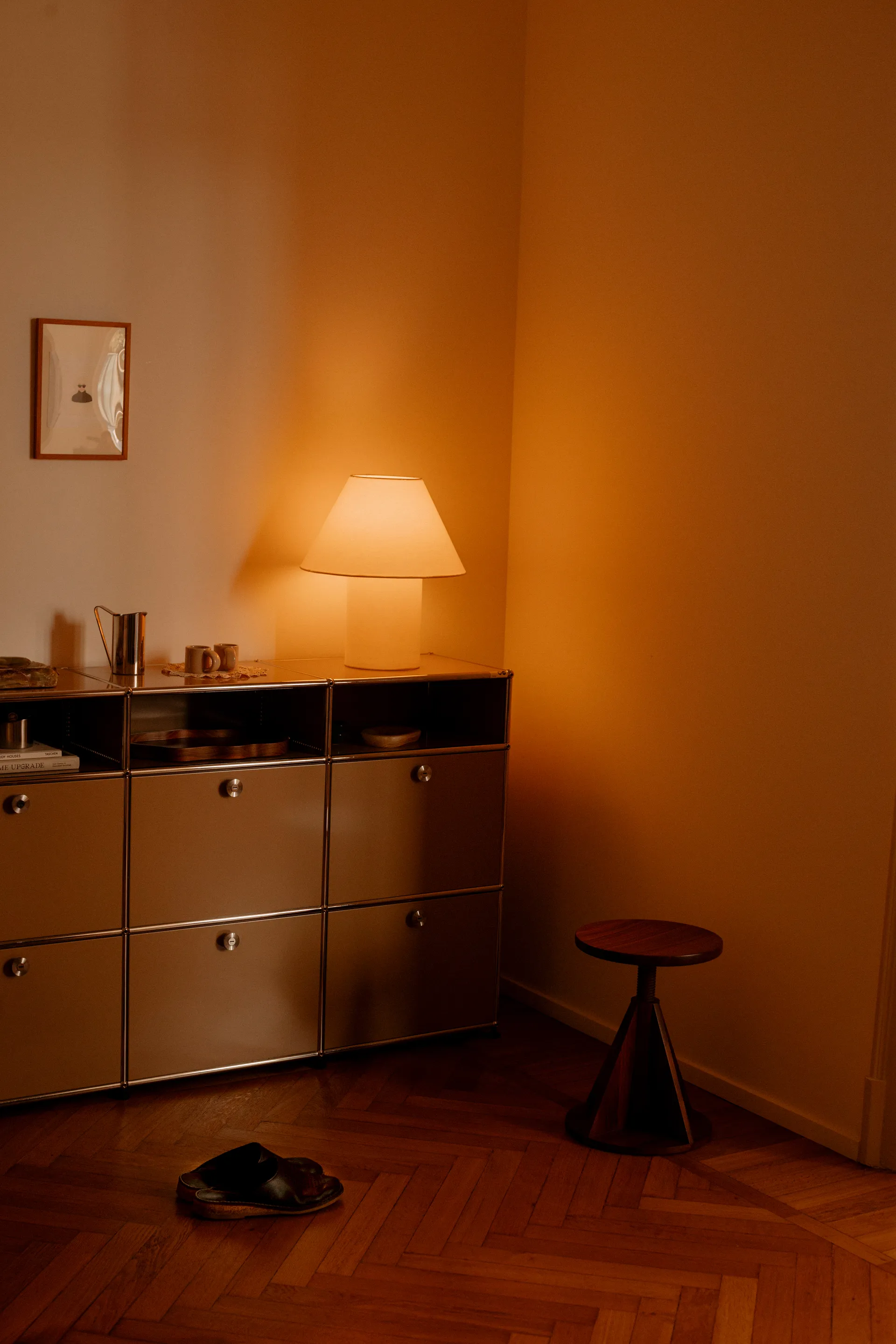 Toto Tischleuchte Large 64 cm, Pine-wax yellow Hem