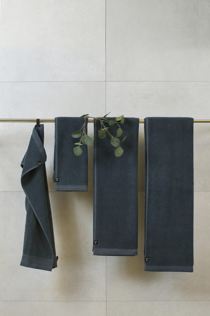 Lina Handtuch indigo, 70 x 140cm Himla