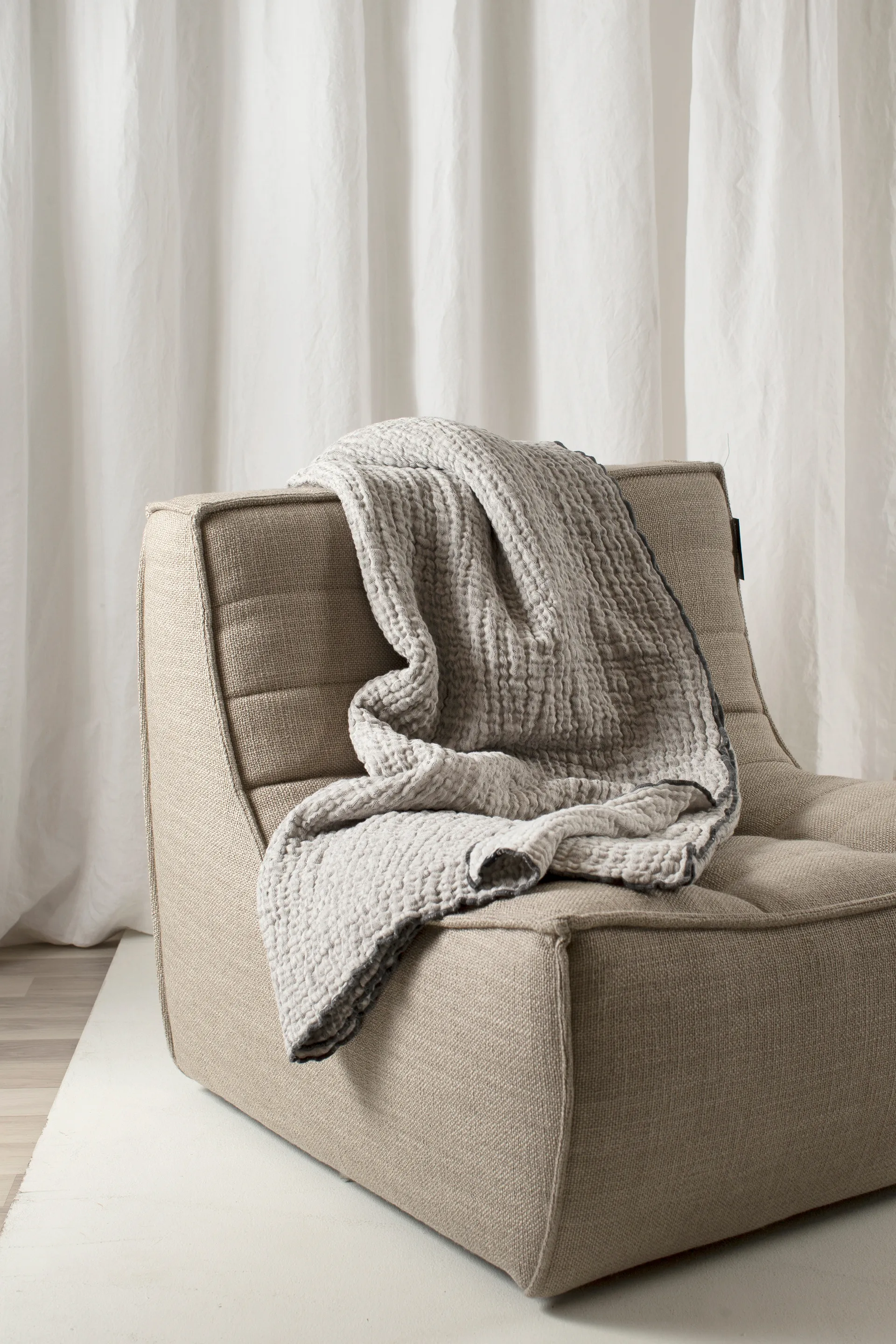 Pauline Tagesdecke 160x260 cm, Shadow Himla