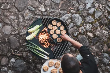 BOWL 57 Feuerstelle - Schwarz-Silber, Dreibeinstativ - Höfats