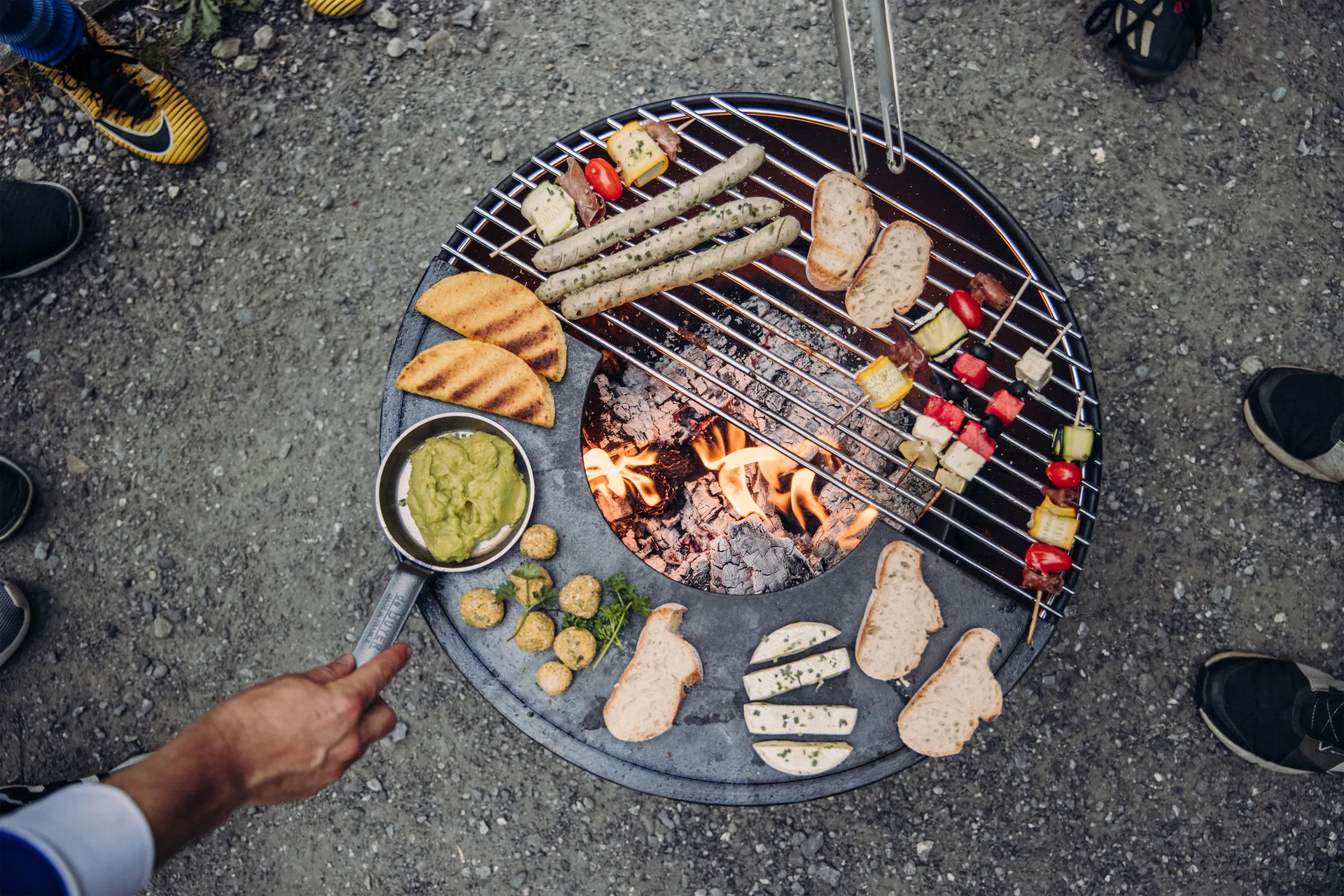 BOWL 57 Feuerstelle, Schwarz-Silber, Sternstativ Höfats