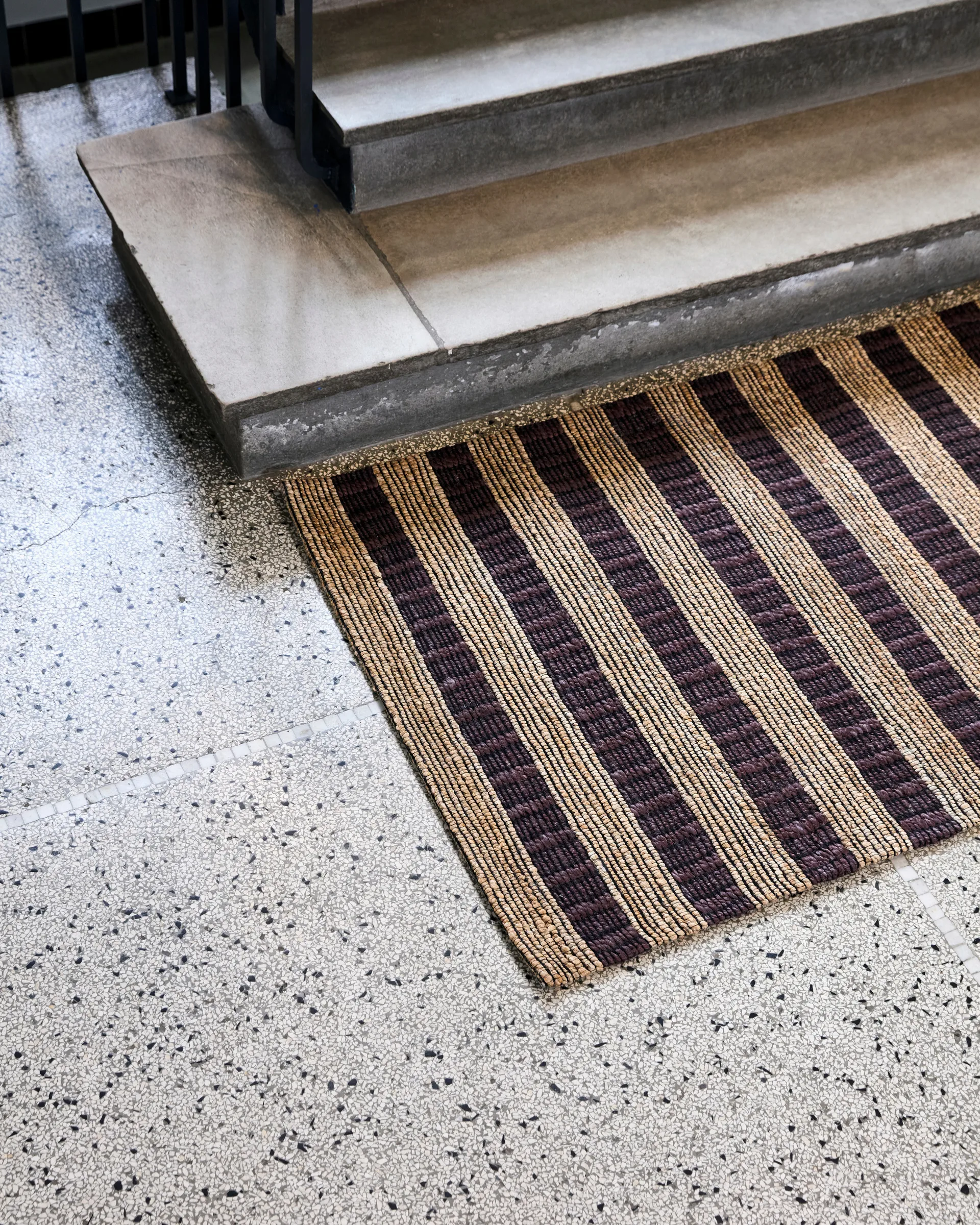 Block Teppich braun-natur, 85×130 cm House Doctor