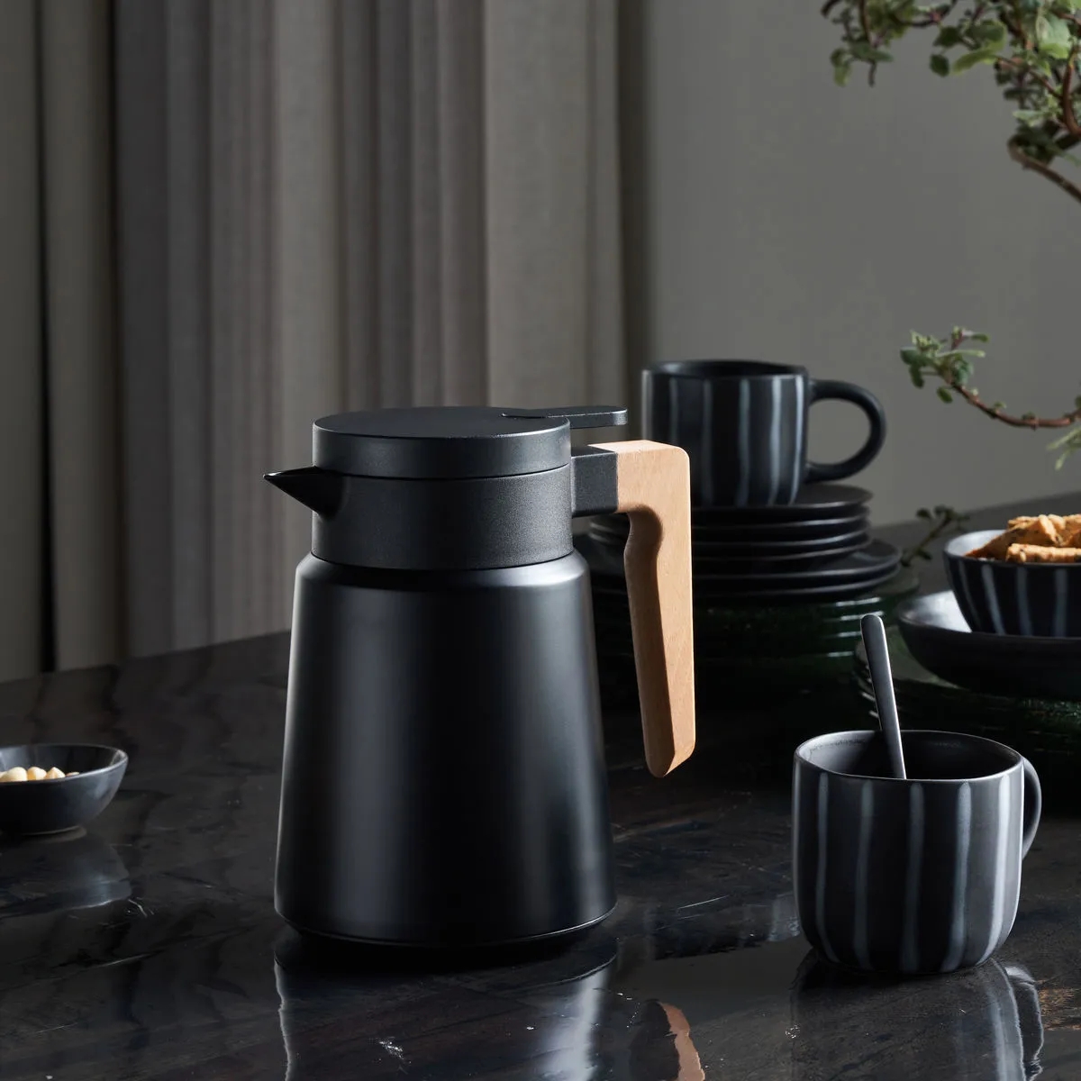 Cole Thermoskanne 1 L, Schwarz House Doctor