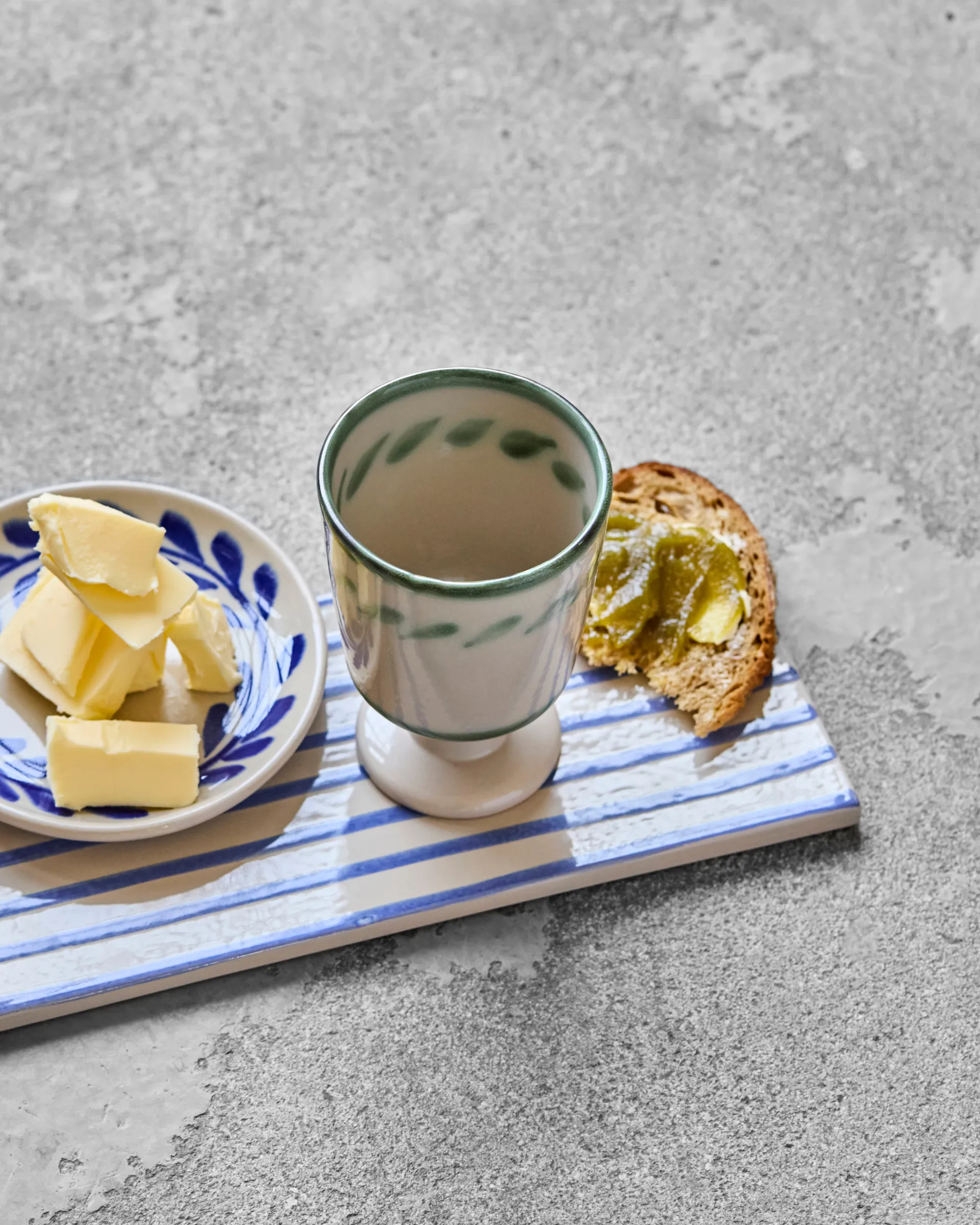 Diva Tasse auf Fuß 25 cl 2-teilig, Off white-Grün House Doctor