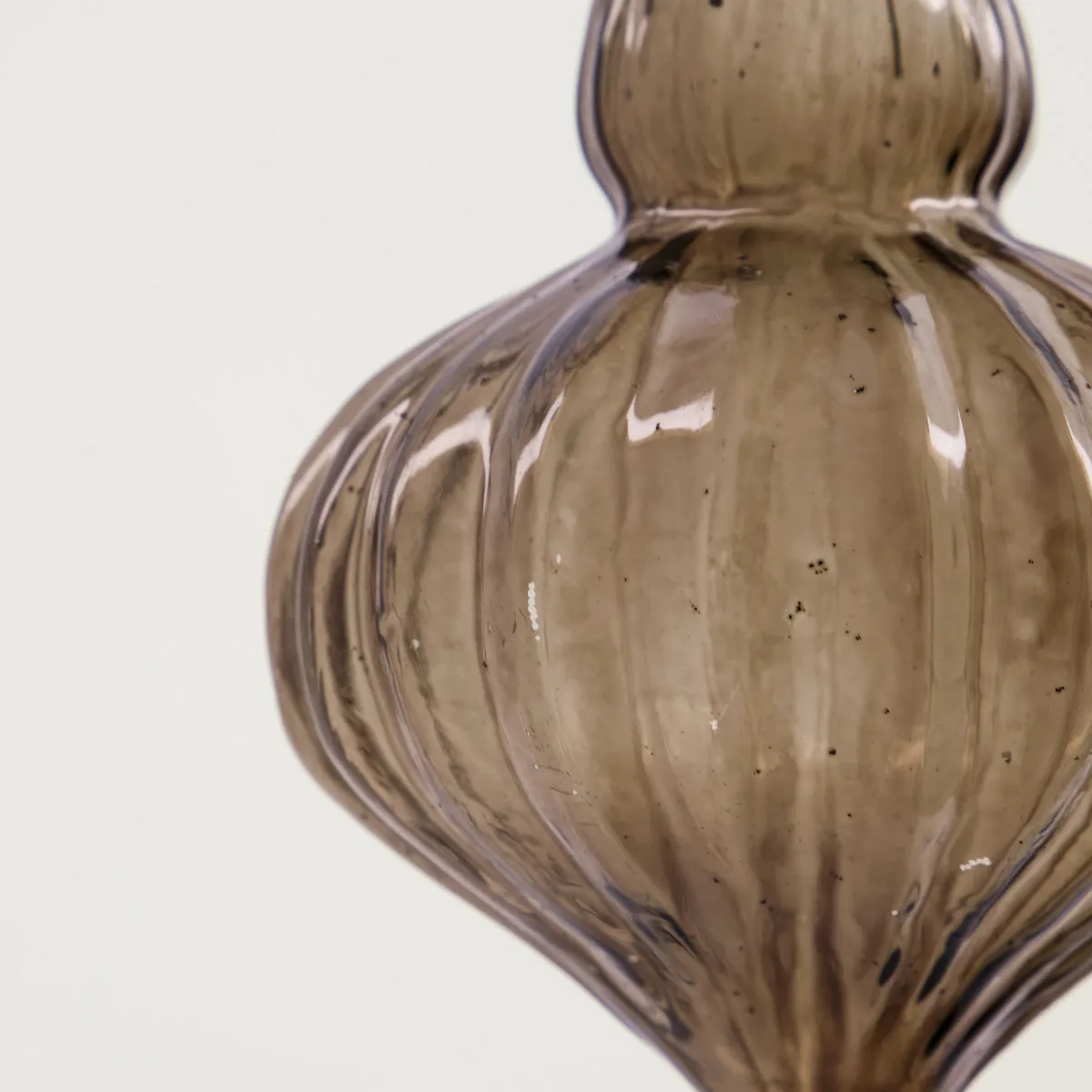 Fluted Weihnachtsbaumkugel Ø6,5cm 2 Teile, Amber House Doctor