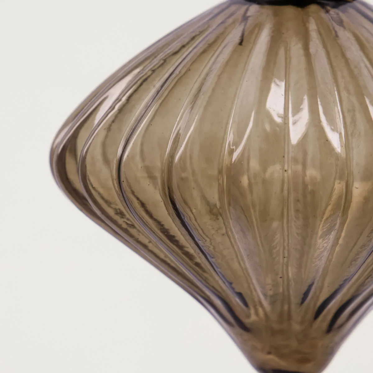 Fluted Weihnachtsbaumkugel Ø6,5cm 2 Teile, Amber House Doctor