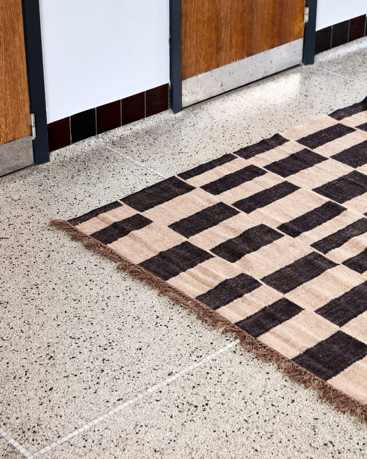 Graph Teppich, Schwarz-natur, 160x230 cm House Doctor
