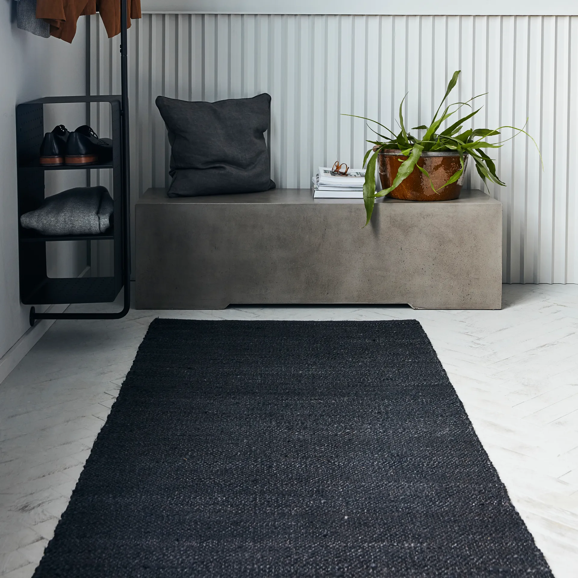 Hempi Teppich 90 x 300cm, Schwarz House Doctor
