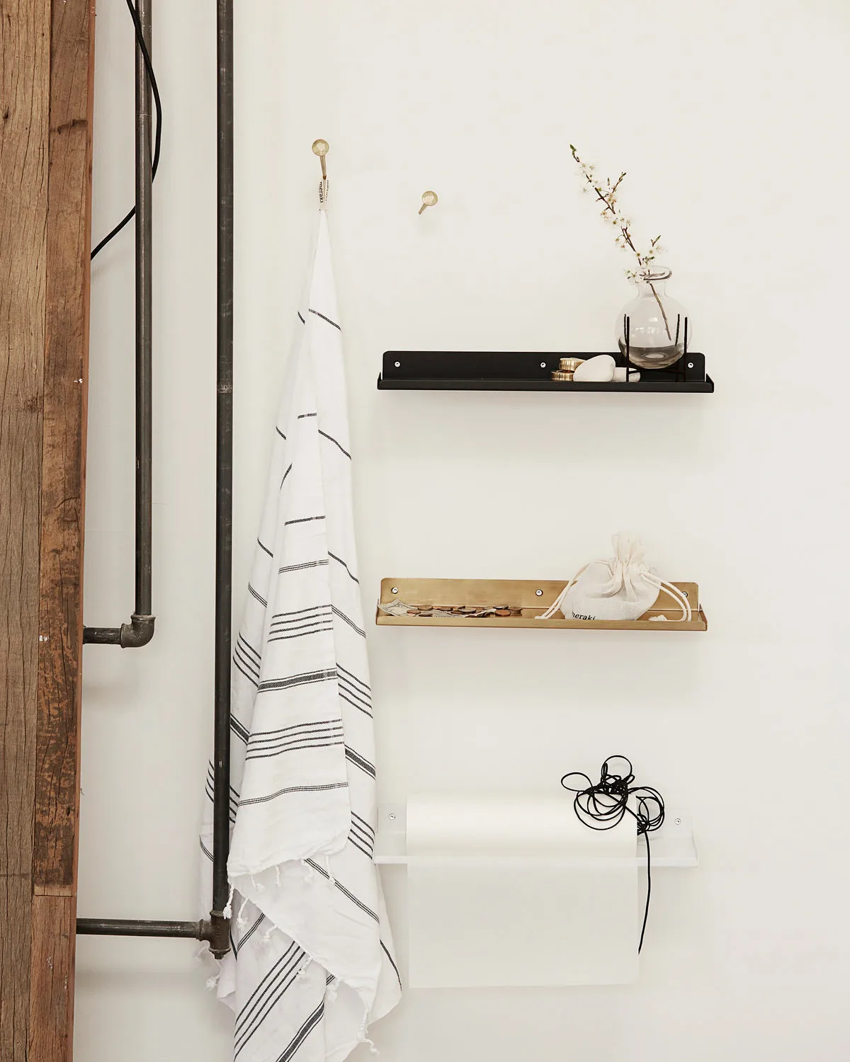 Ledge Wandregal 43 cm, Schwarz House Doctor