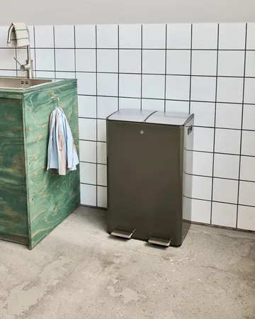 Schwarzer Papierkorb - Deep green, 46x35,5x71 cm - House Doctor