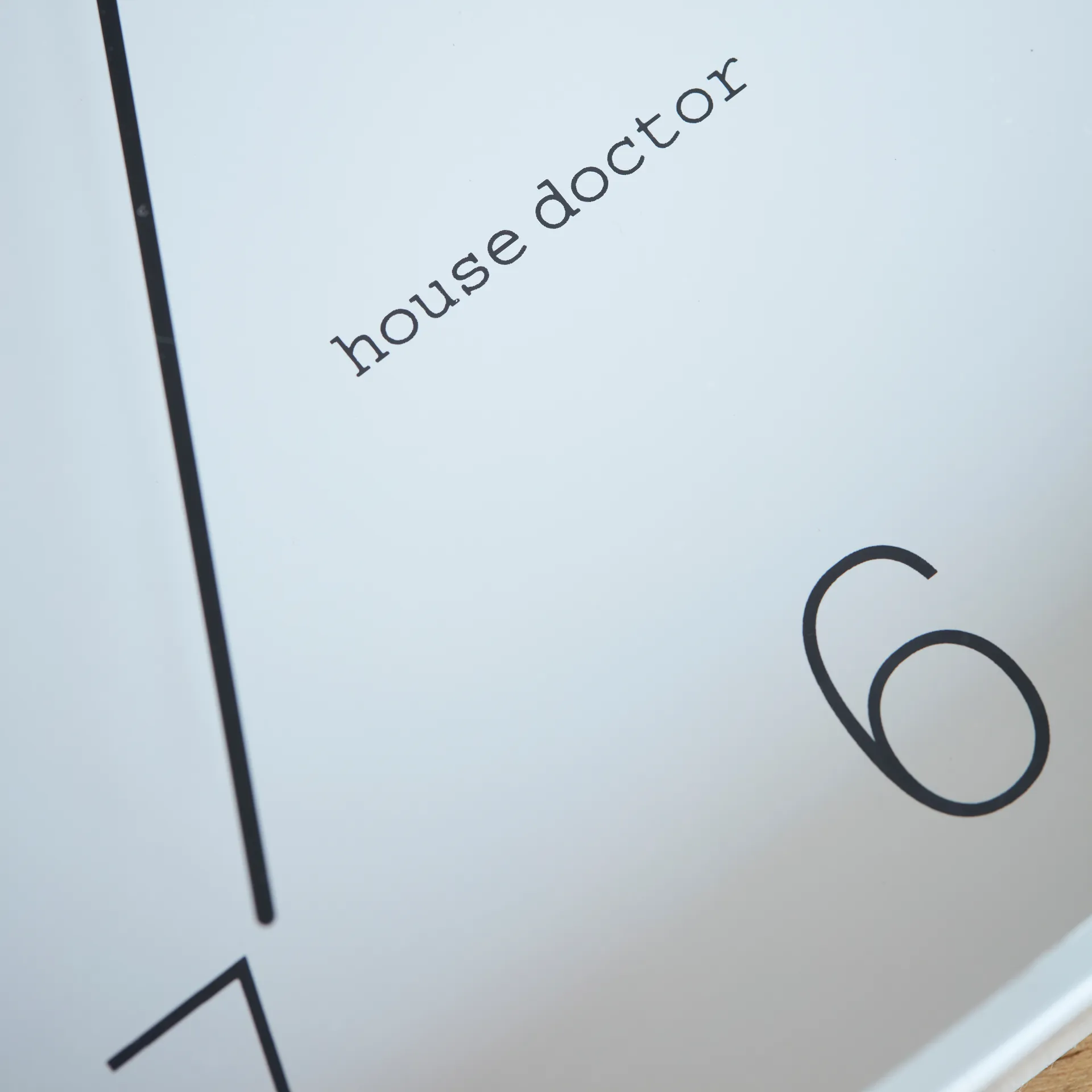 Shape Wanduhr, Grau House Doctor
