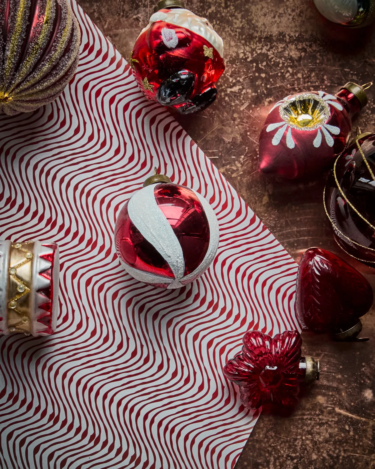 Twister Weihnachtsbaumkugel Ø6 cm 4er pack, Weiß-rot House Doctor