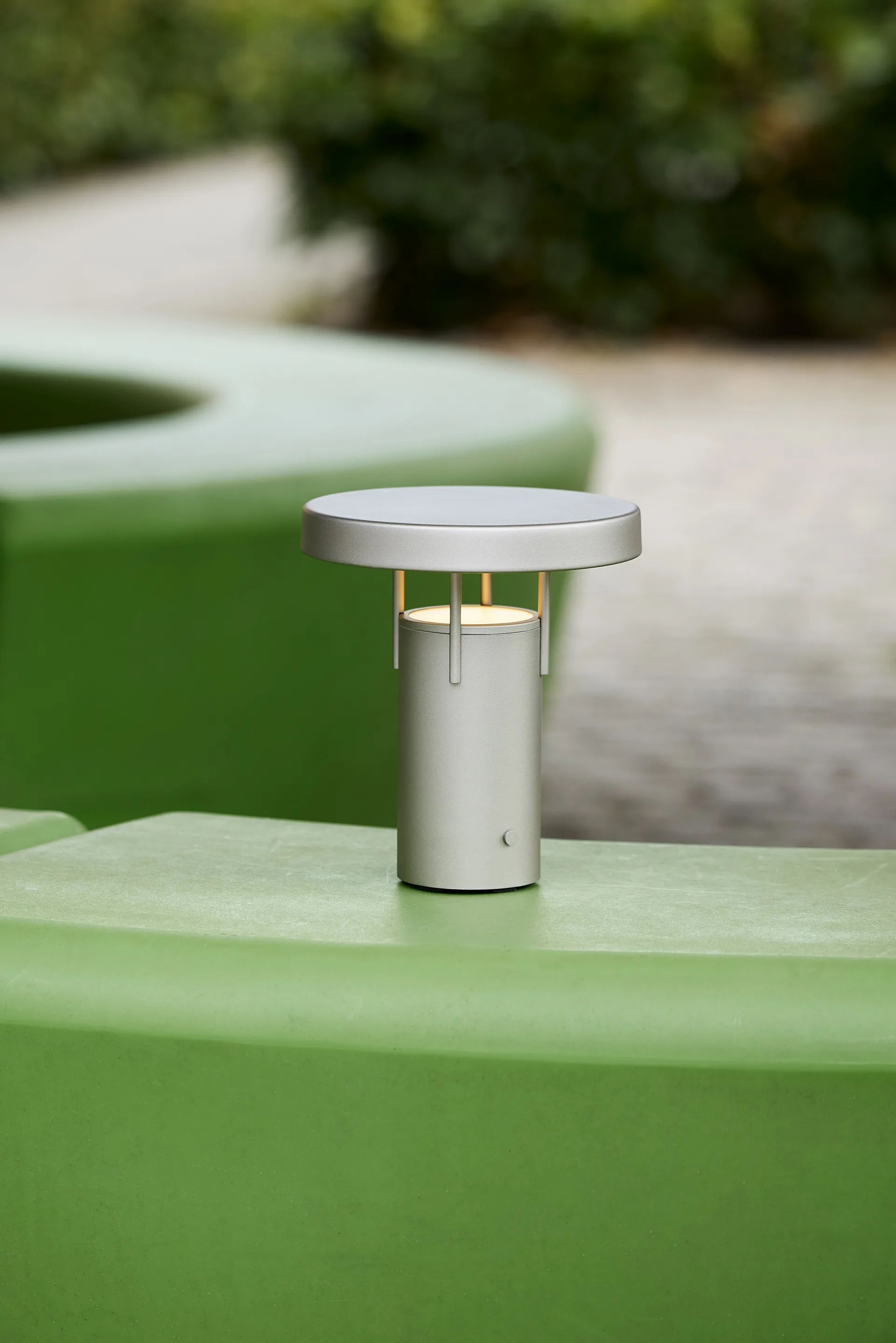 BringMe mini tragbare Tischlampe, Metallic sand Hübsch Interior