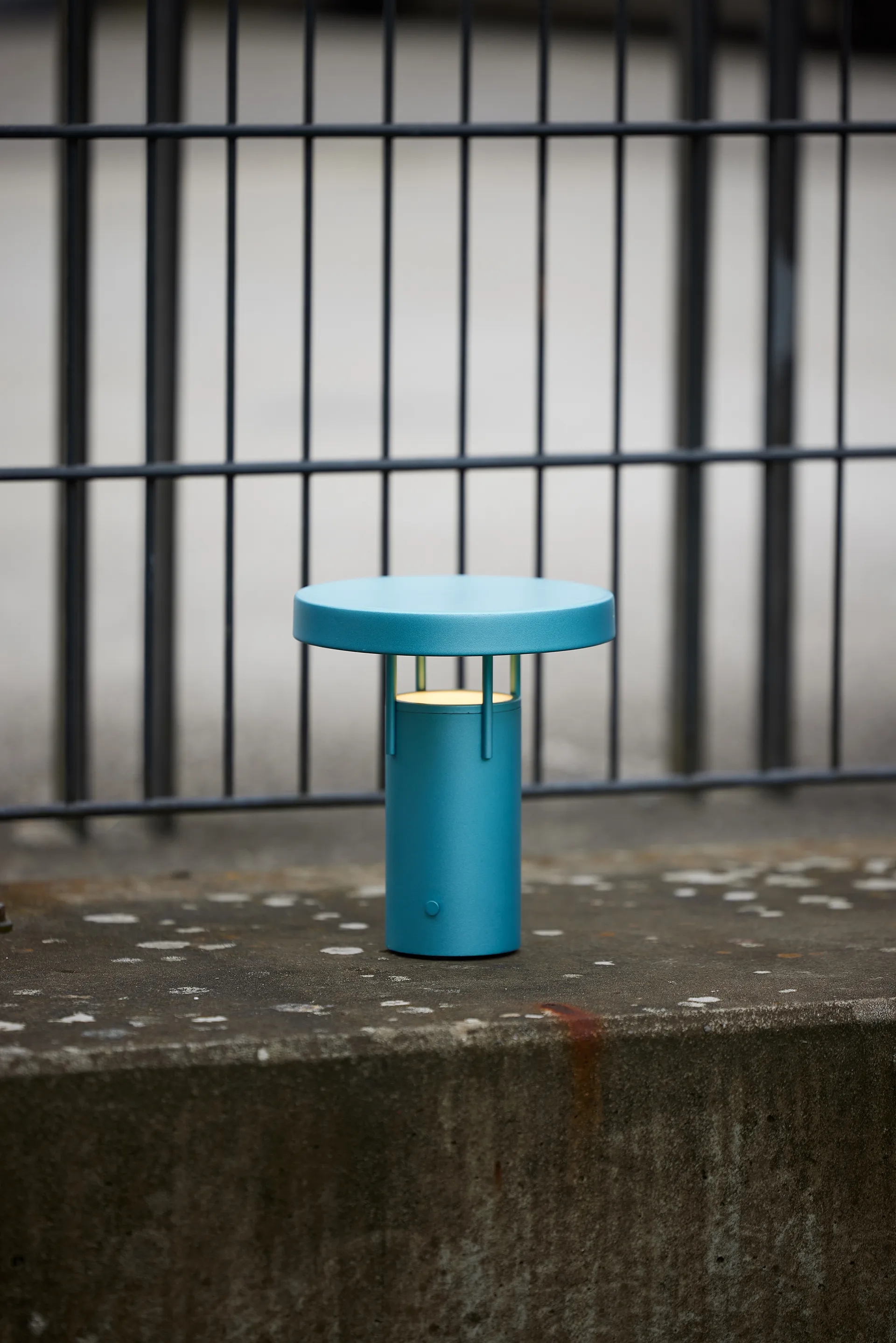 BringMe mini tragbare Tischlampe, Metallic turquoise Hübsch Interior
