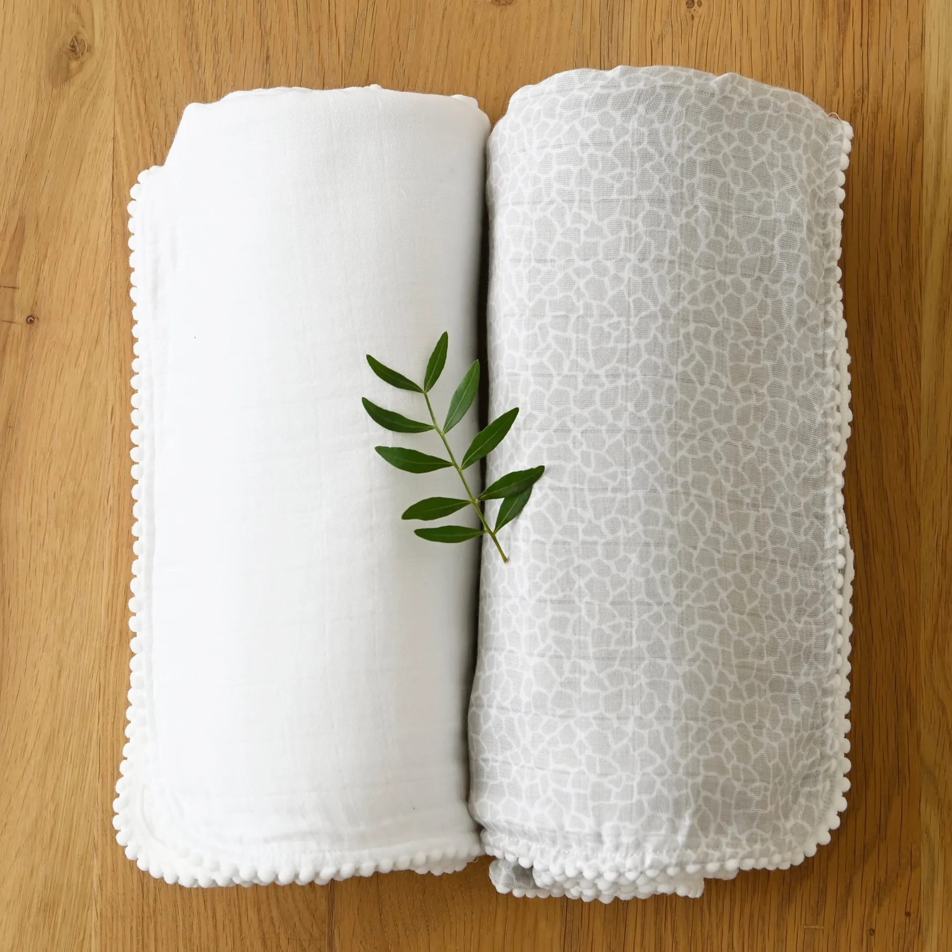 Pom Pom Musselintuch 120x120 cm 2er-Pack, Pearl & Giraffe gray Jack o Juno