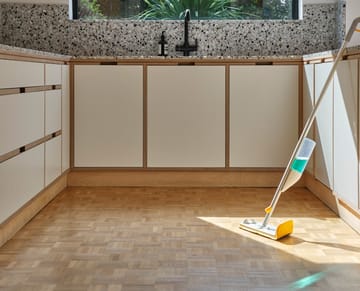 Cleantech 2-in-1 Bodenwischer mit Schrubber - Light Stone - Joseph Joseph