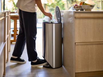 Joseph Joseph Arc Pedaleimer 30 L - Stainless steel - Joseph Joseph