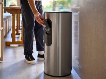Joseph Joseph Arc Pedaleimer 30 L - Stainless steel - Joseph Joseph