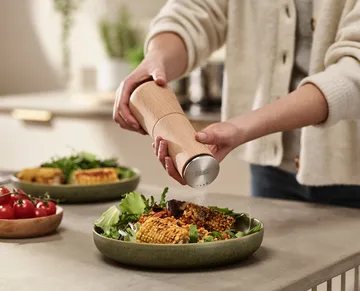 Milltop No Spill Salzstreuer 19 cm - Buche - Joseph Joseph