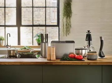 Milltop No Spill Salzstreuer 19 cm - Buche - Joseph Joseph