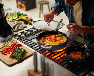 Space non-stick Kochtopf mit Deckel Ø28 cm - Blau - Joseph Joseph