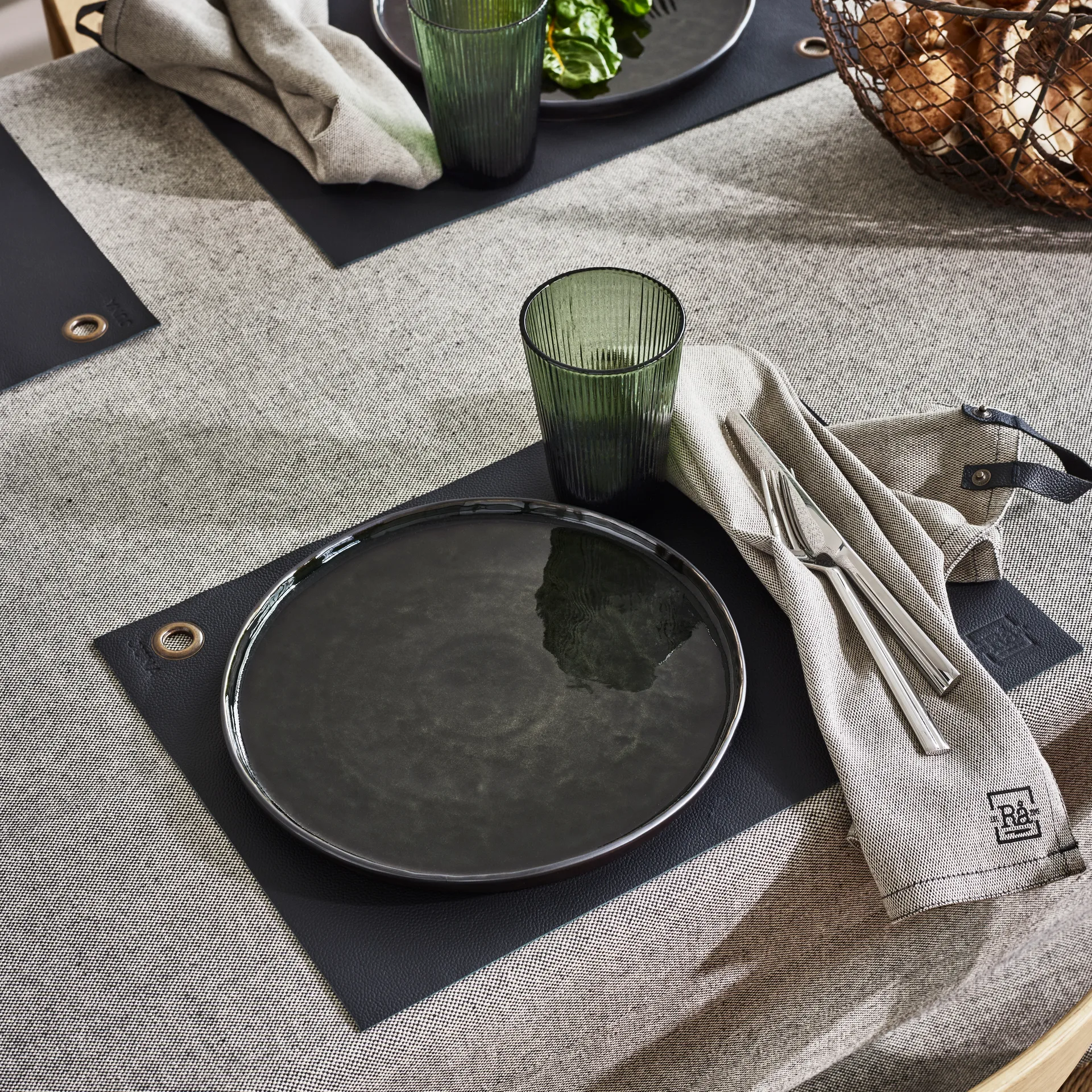 Rå Platzdecke 43 x 30cm, Schwarz Juna