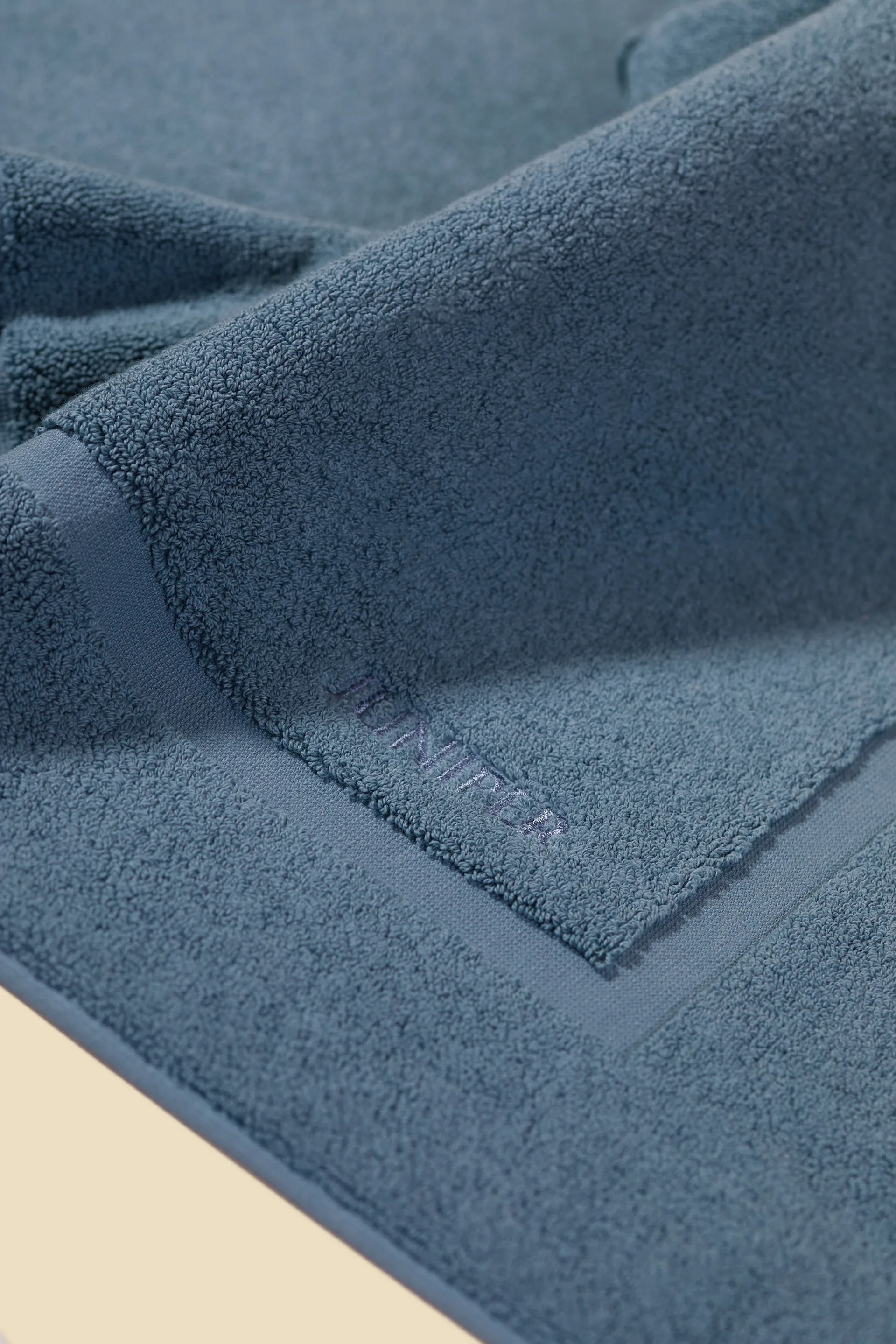 Juniper Badezimmerteppich 50 x 80cm, North Sea Blue Juniper