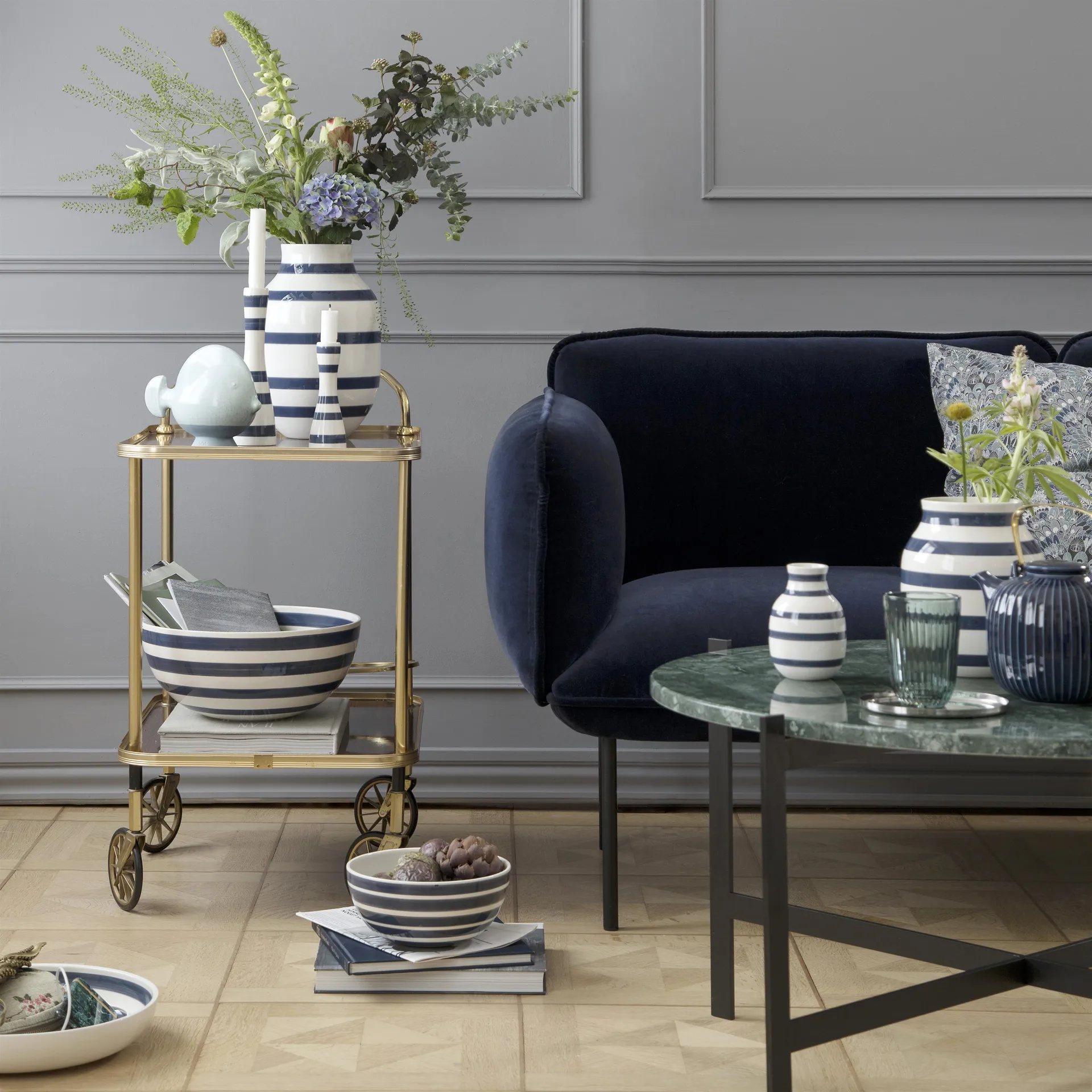 Omaggio Vase medium 20cm, Stahlblau Kähler