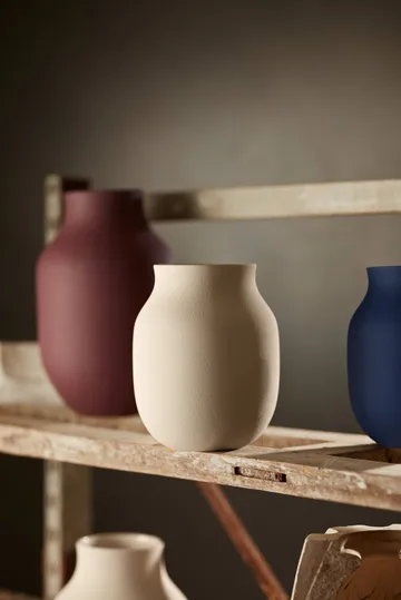 Studio Omaggio Vase - Sand, 20 cm - Kähler