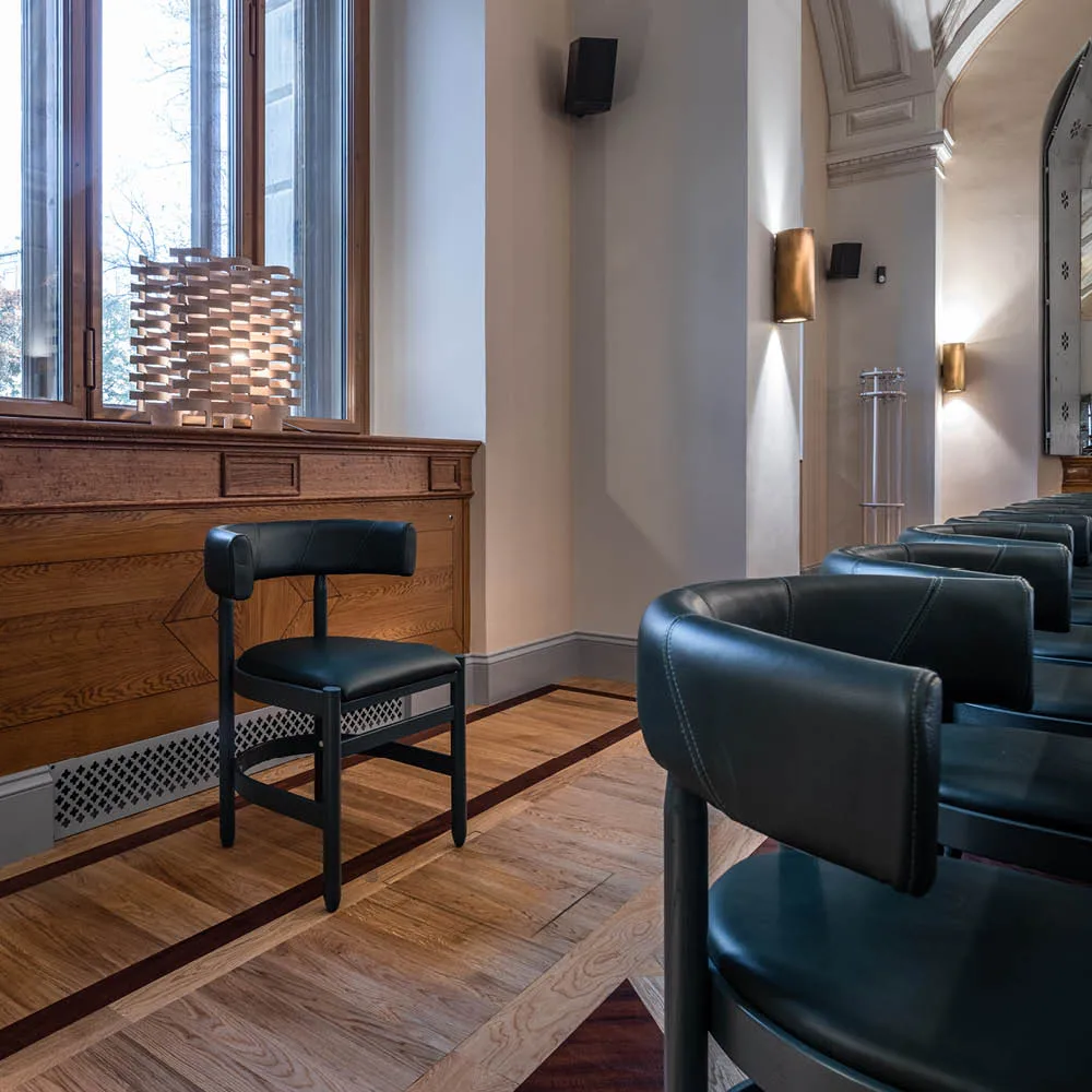 Botero Armstuhl, Tärnsjö Leder 8175 schwarz-schwarz Esche Stativ Källemo