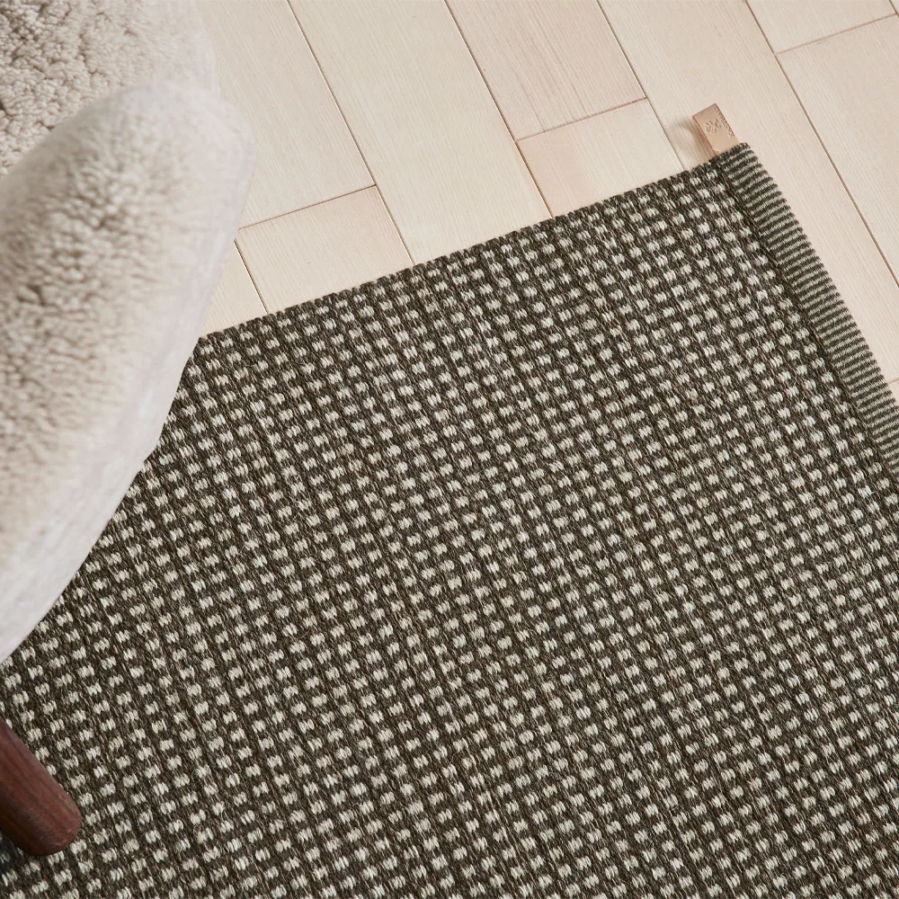 Dot Icon Flurteppich, Silver green 883 90 x 250cm Kasthall