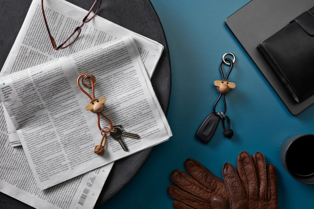Kaj Bojesen Affe Schlüsselanhänger, Teak-Limbaholz, Naturleder Kay Bojesen Denmark