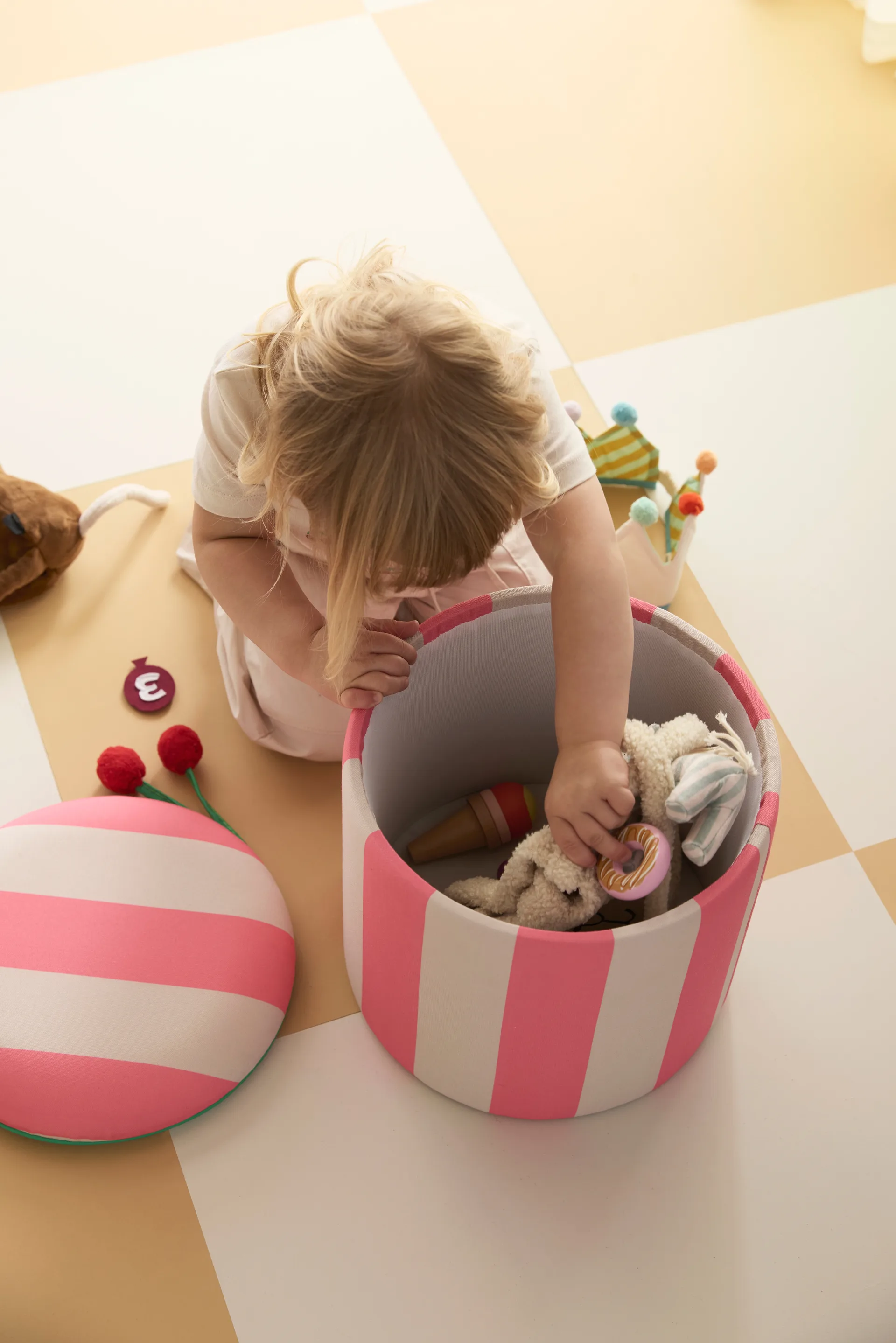 Pouf Zylinder mit Aufbewahrung, Rosa, Ø40 x 30,5 cm Kid's Concept