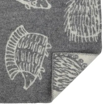 Iggy Piggy Punky Wolldecke von Klippan Yllefabrik online kaufen bei