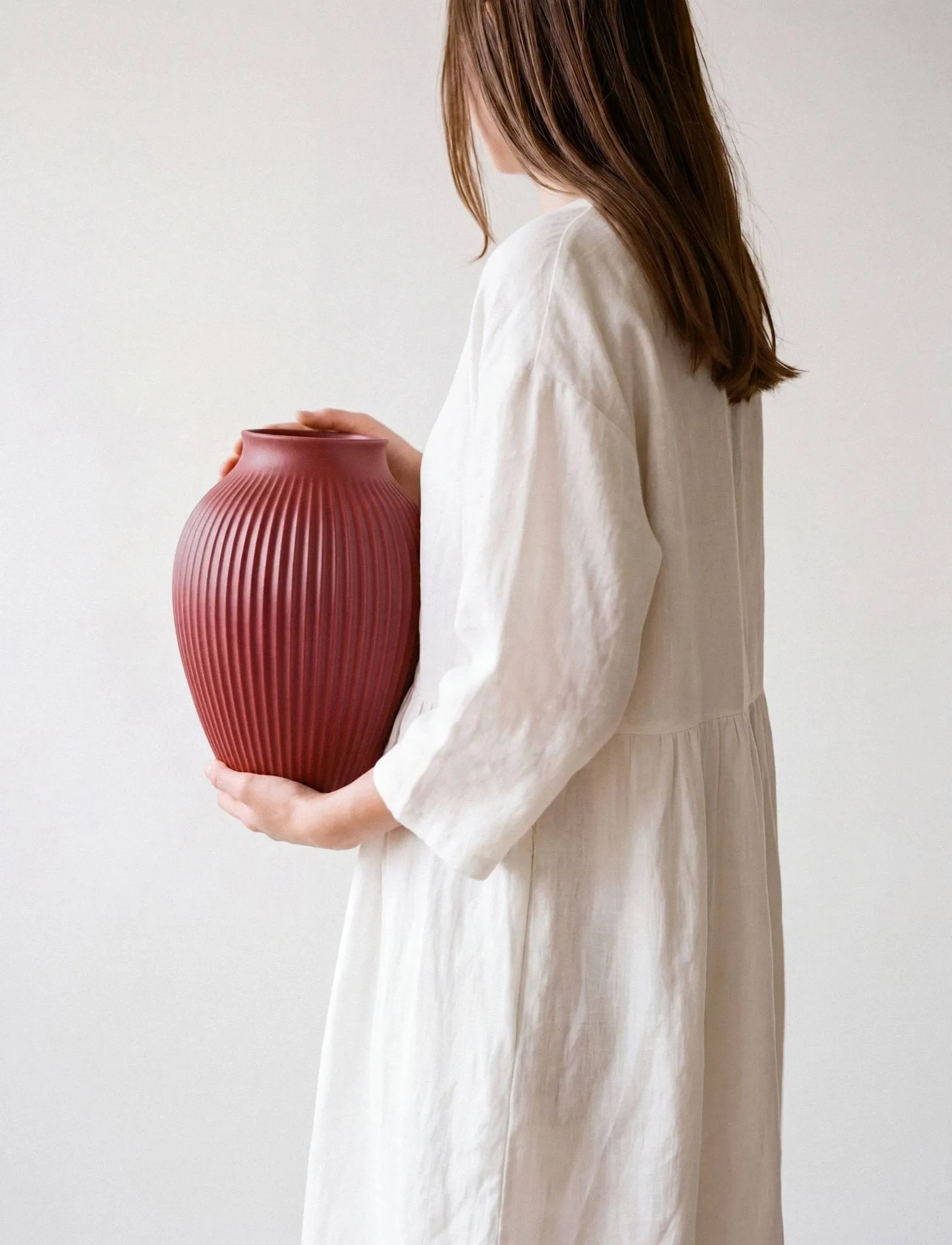 Knabstrup Vase geriffelt 20cm, Soft cherry red Knabstrup Keramik