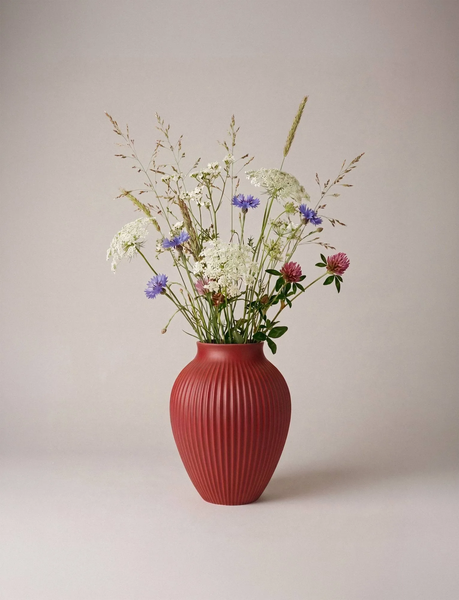 Knabstrup Vase geriffelt 27cm, Soft cherry red Knabstrup Keramik