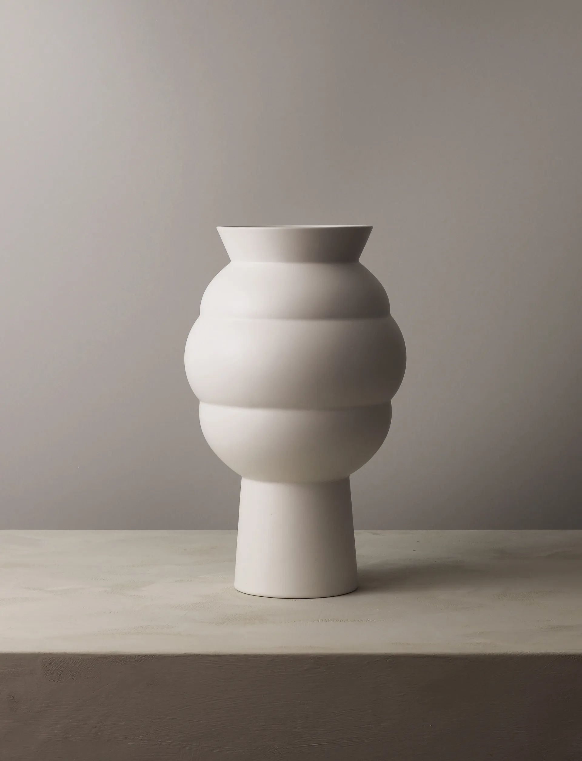 Tortus Archie Vase No4 37 cm, White Knabstrup Keramik