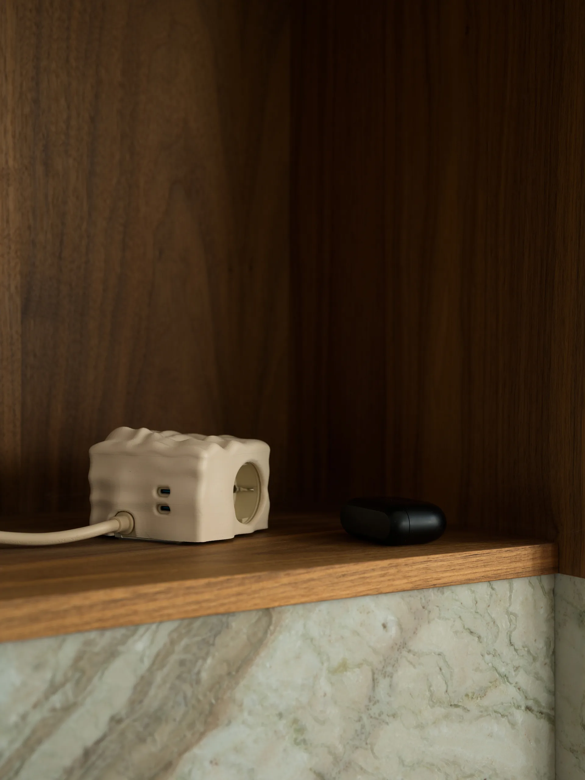 Cumulus+ case-Schale für Cuboid Steckdosenleiste, Beige Kord