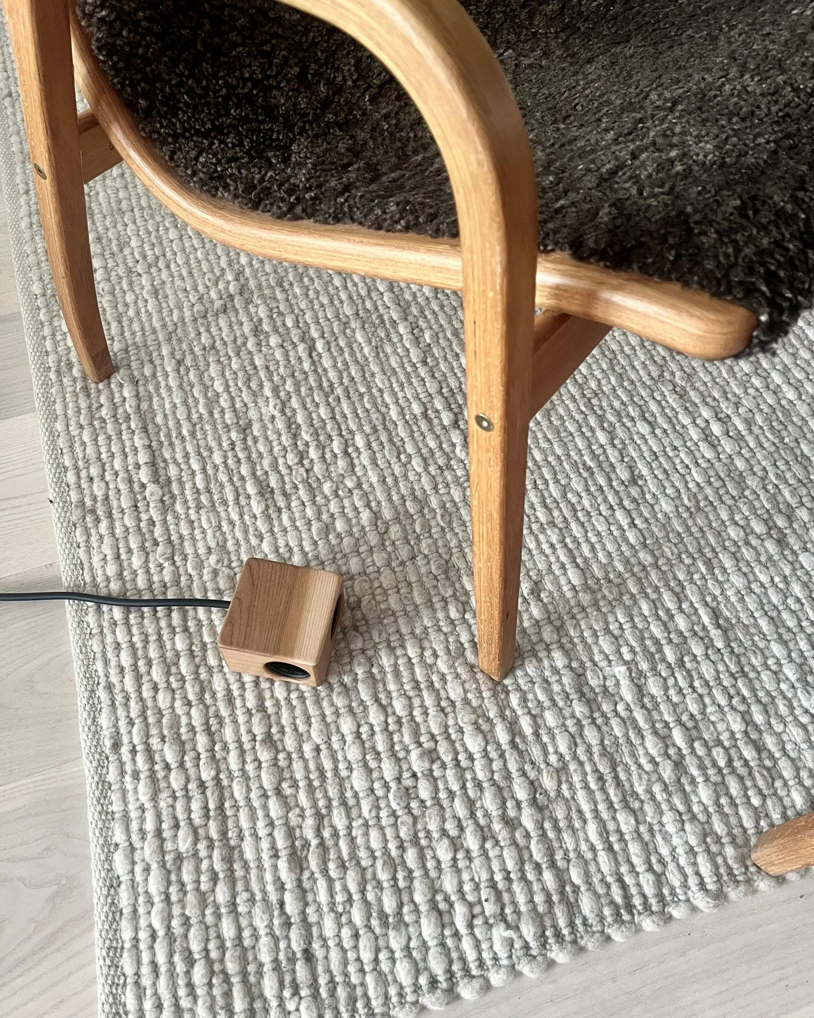 Kord x Bark woodencase-Hülle für Cuboid+ Steckdosenleiste, Rinde Kord
