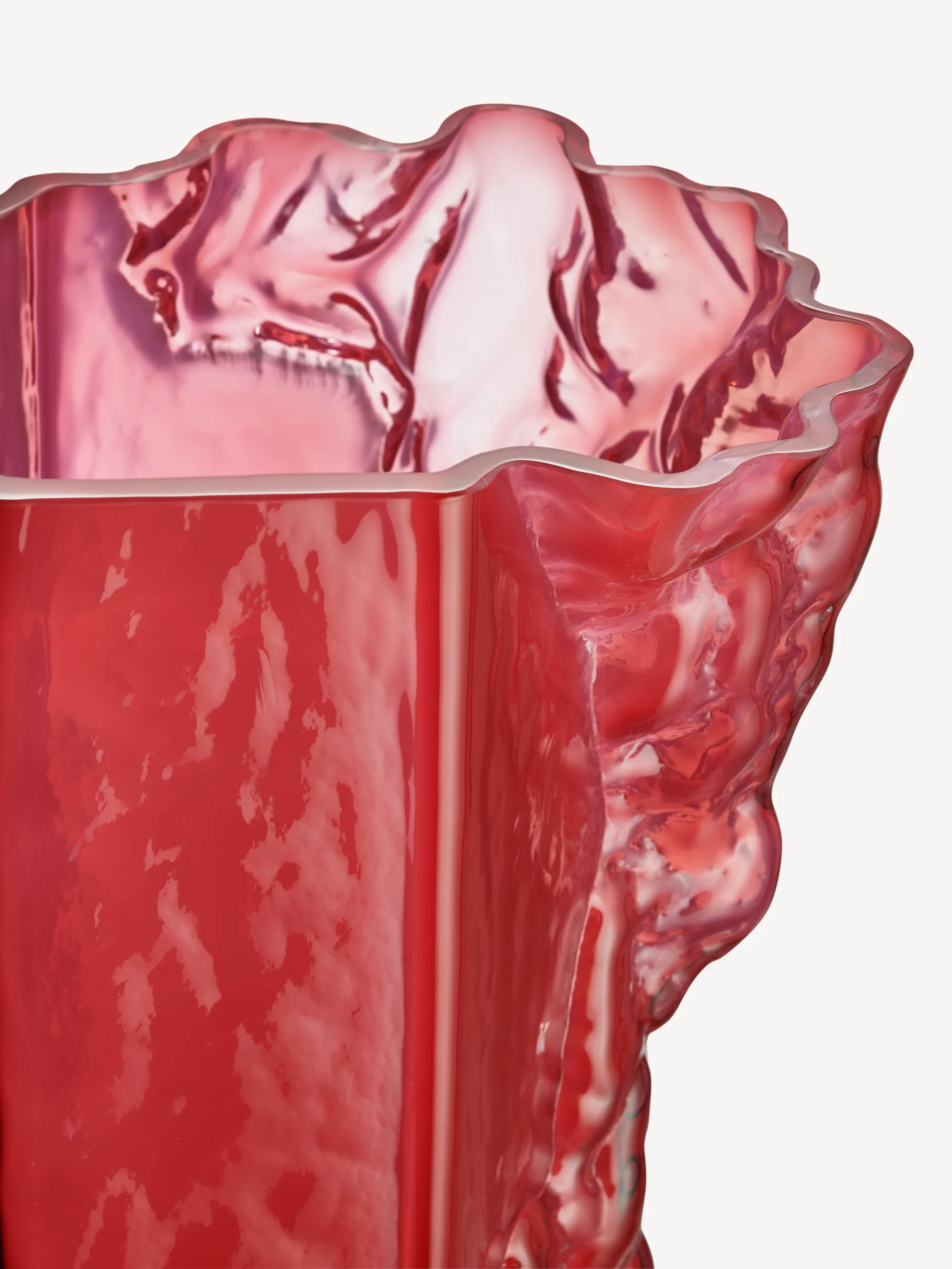 Rocky Baroque Vase 35 cm, Hot Pink Kosta Boda