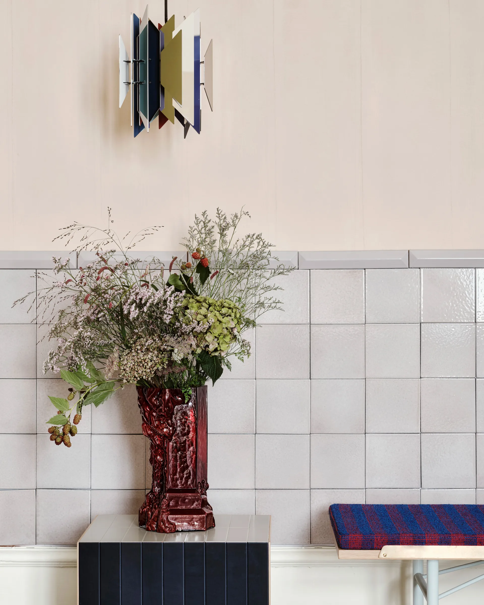 Rocky Baroque Vase 35 cm, Oxblood Kosta Boda