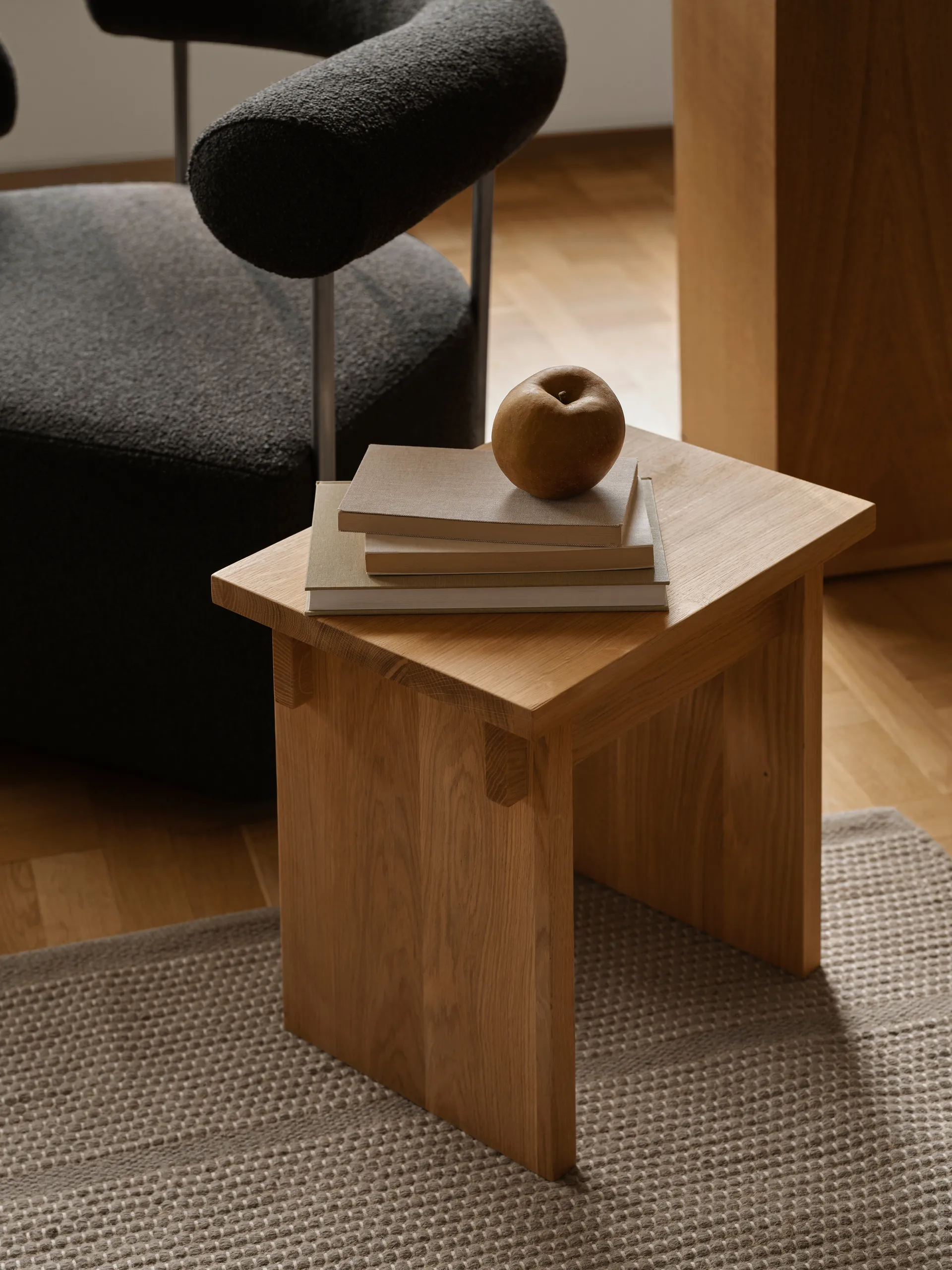 Artisan Hocker 30x40 cm, Warm lackierte Eiche Kristina Dam Studio