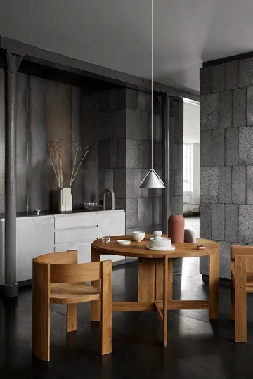 Collector Esstisch Ø120x74 cm - Warm lackierte Eiche - Kristina Dam Studio