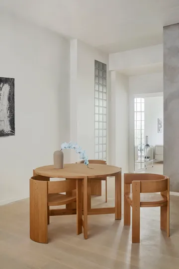 Collector Esstisch Ø120x74 cm - Warm lackierte Eiche - Kristina Dam Studio